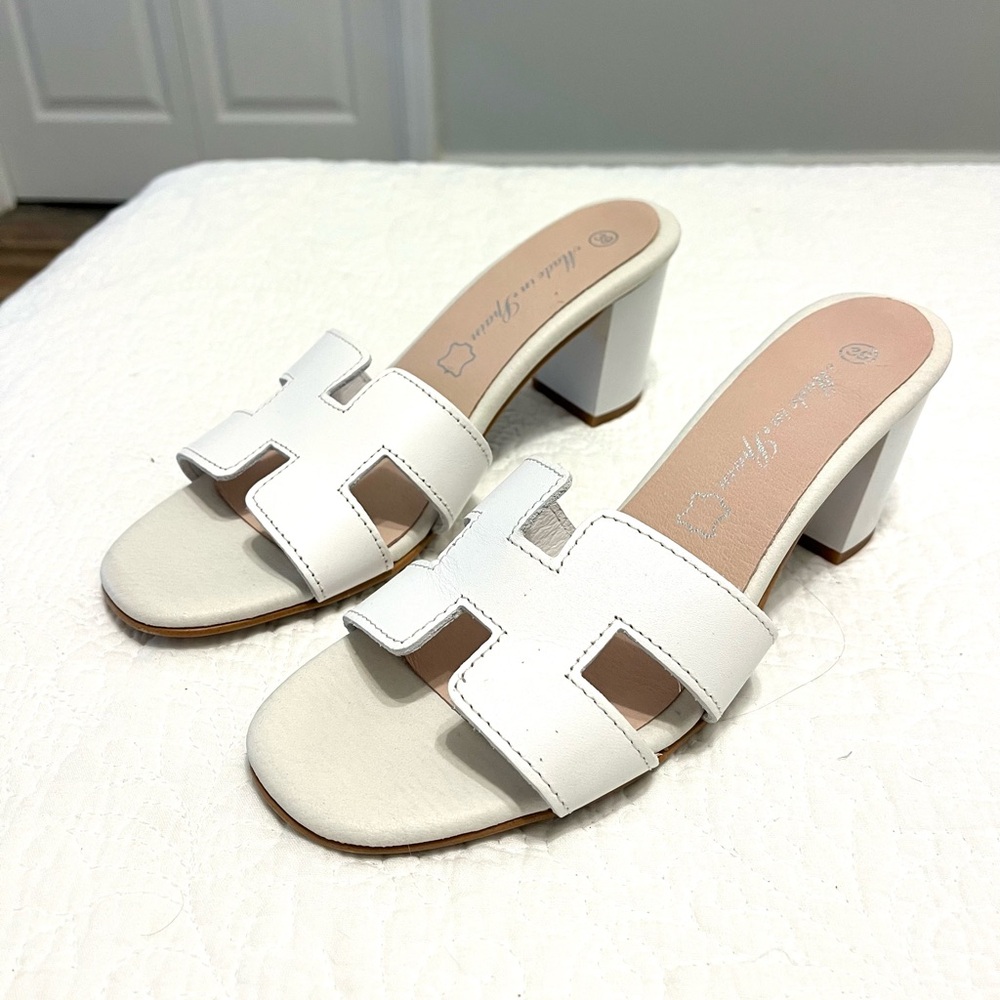 White sandals with low heel NEW